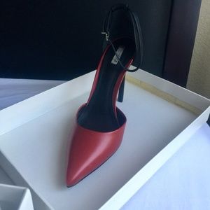 Schutz pumps color block red and black  size 8